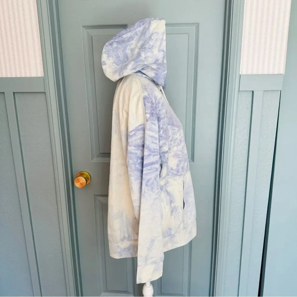 Nike Women’s Icon Clash Dri Fit Blue Tie Dye Hoodie - Picture 9 of 11